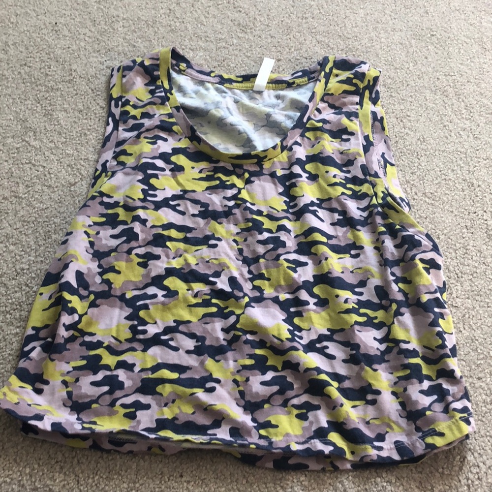 Mila cropped camo tank top